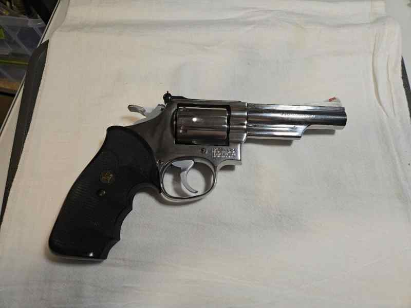 SMITH AND WESSON 66-2
