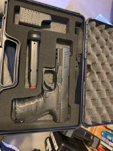 Walther PPQ 40 Cal.gif