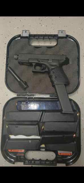 Glock 23 with threaded 9mm barrel and oem40 barrel