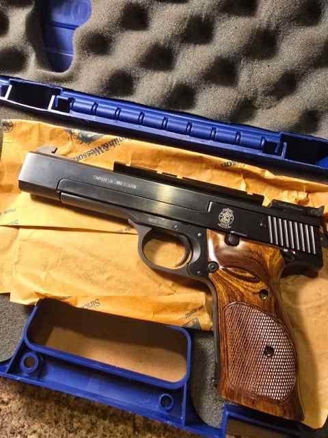 Smith &amp; Wesson Model 41 5.5&quot; 22 Long Rifle