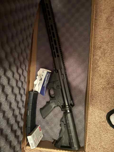 Smith &amp; Wesson BRAND NEW NEVER FIRED AR-15