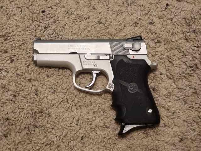 Smith &amp; Wesson 6906 9mm