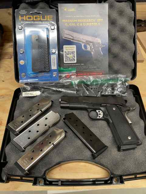 Magnum Research MR1911C 